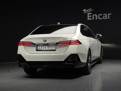 2025 BMW 5 SERIES 照片 3