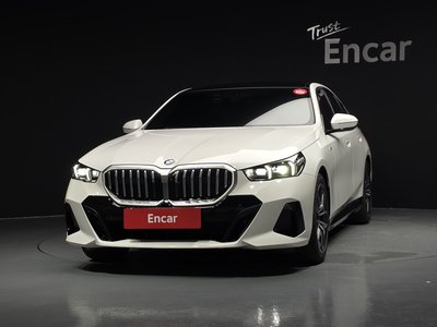 2025 BMW 5 SERIES 照片 2