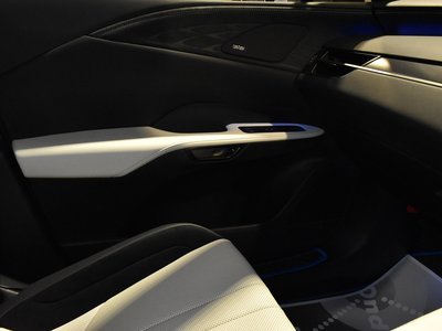 2025 Lexus RX thumbnail 24