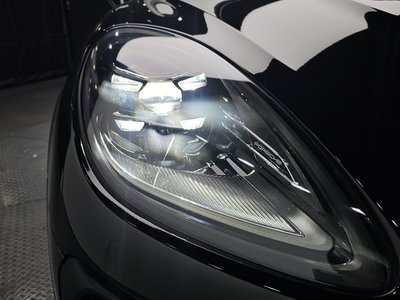 PORSCHE MACAN - 9