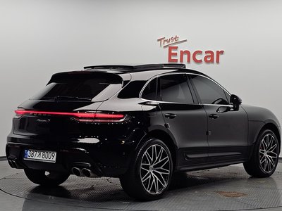 PORSCHE MACAN - 2
