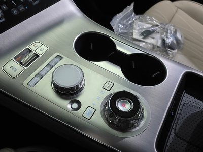 2025 Genesis GV70 — миниатюра 12