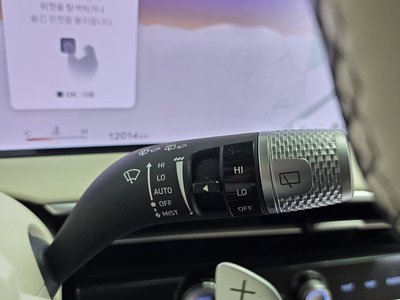 2025 Genesis GV70 — миниатюра 28
