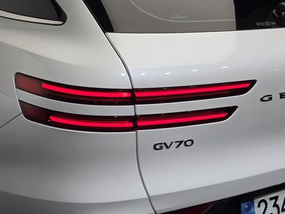 صورة 10 لـ 2025 Genesis GV70
