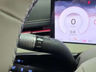 2025 Genesis GV70 — миниатюра 29