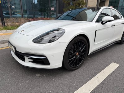 PORSCHE PANAMERA - 1