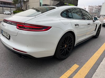 PORSCHE PANAMERA - 4