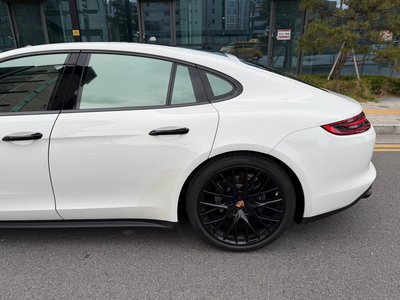 PORSCHE PANAMERA - 10
