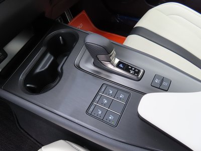 2024 Lexus UX 缩略图 70