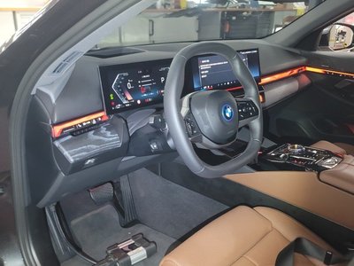 صورة 7 لـ 2025 BMW 5 SERIES