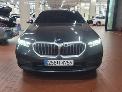صورة 2 لـ 2025 BMW 5 SERIES