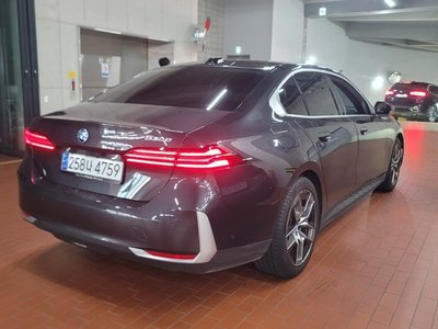 صورة 5 لـ 2025 BMW 5 SERIES