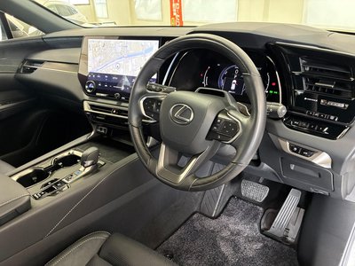 صورة 7 لـ 2023 Lexus RX