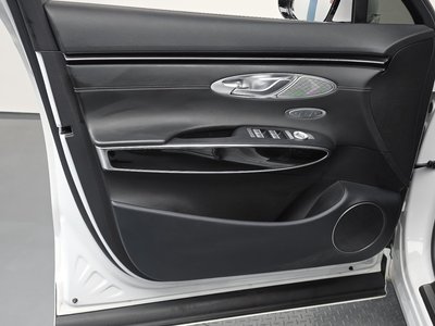 2022 Genesis GV70 — миниатюра 14