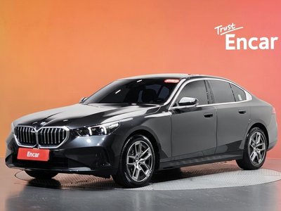 2023 BMW 5 SERIES 照片 1
