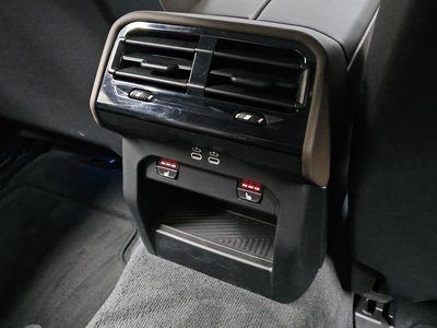 2023 BMW 5 SERIES thumbnail 31