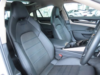 PORSCHE PANAMERA - 8
