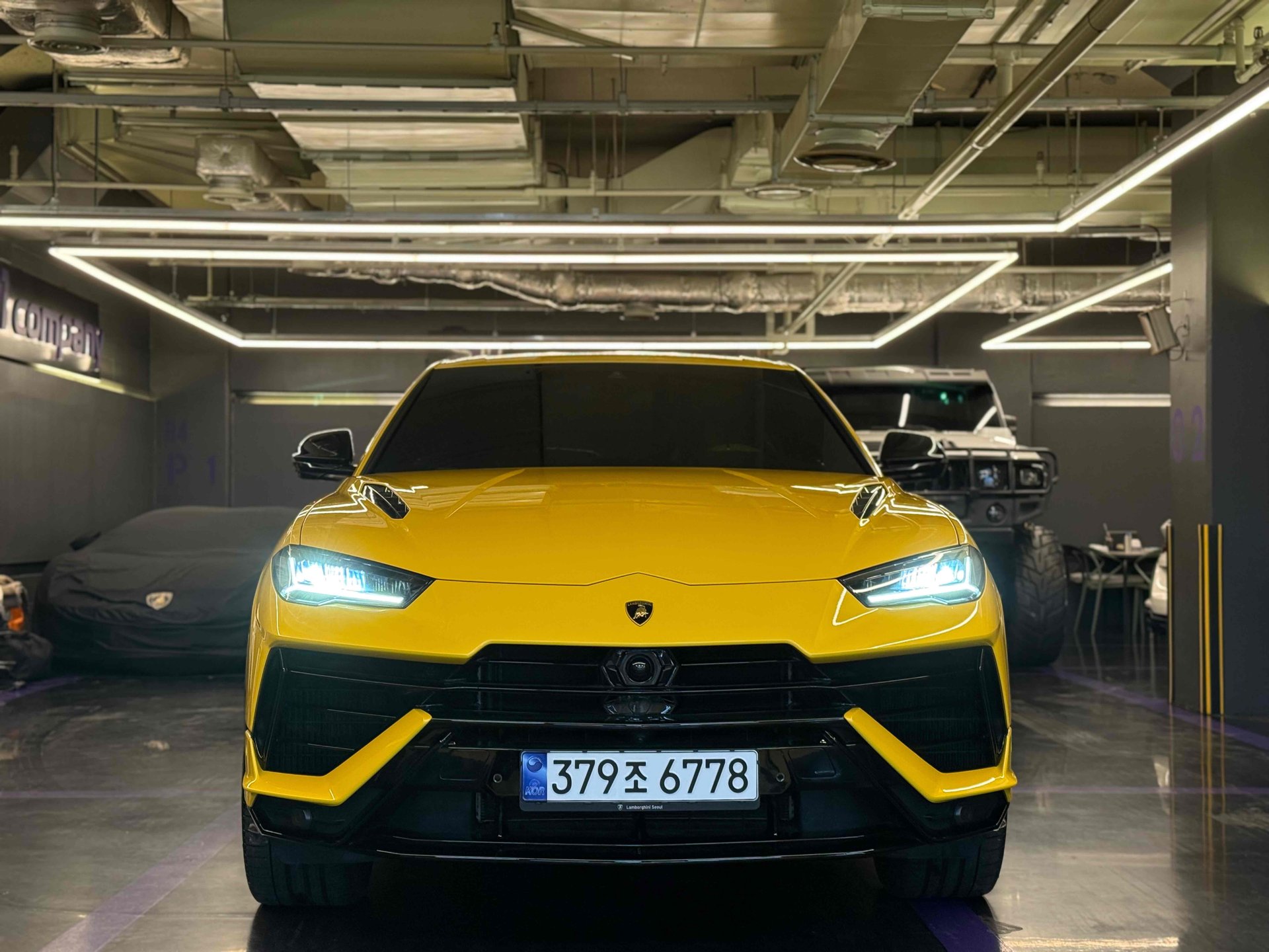 LAMBORGHINI URUS - View 1