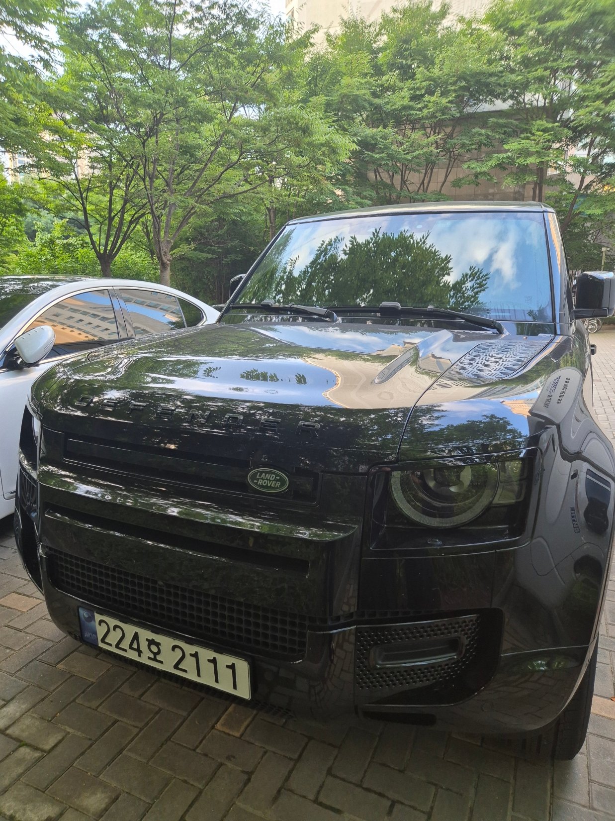 LAND ROVER DEFENDER - View 1