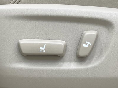 TOYOTA LAND CRUISER - 7