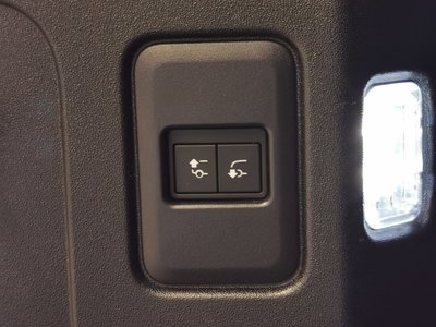 2025 LAND Rover DEFENDER 缩略图 32