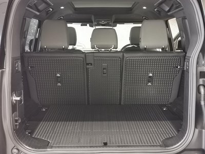 2025 LAND Rover DEFENDER 缩略图 31