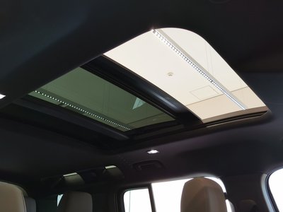 LAND ROVER DEFENDER - 8