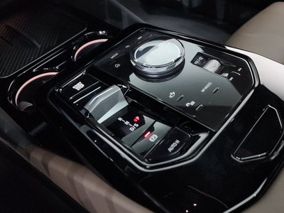 2025 BMW 5 SERIES thumbnail 12