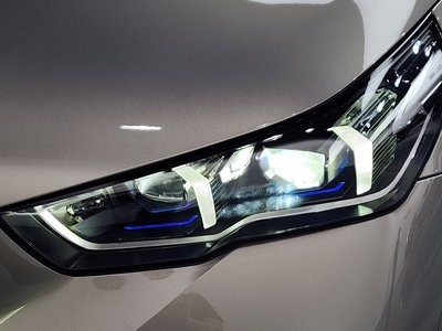 2025 BMW 5 SERIES — фото 9
