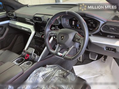 LAMBORGHINI URUS - 3