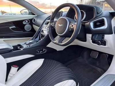 ASTON MARTIN DB11 - 5