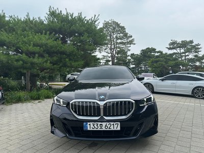 2025 BMW 5 SERIES photo 2