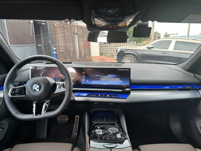 2025 BMW 5 SERIES photo 5
