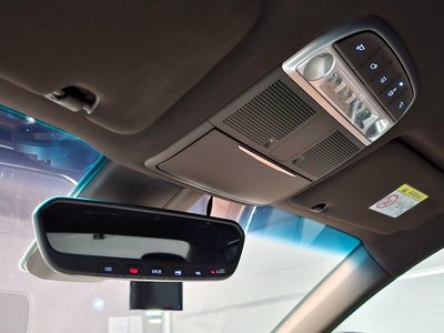 2020 Genesis G90 — миниатюра 17