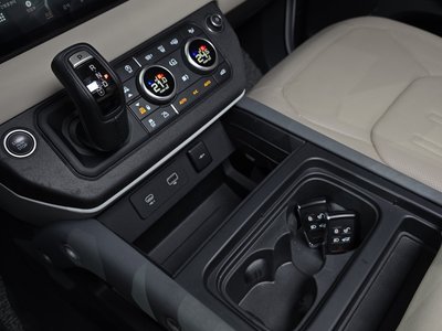 LAND ROVER DEFENDER - 9