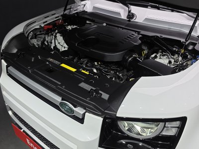 LAND ROVER DEFENDER - 7