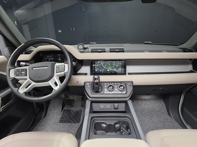 LAND ROVER DEFENDER - 5