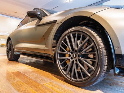 ASTON MARTIN DBX - 9
