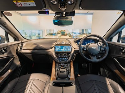 ASTON MARTIN DBX - 3