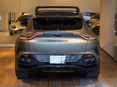 ASTON MARTIN DBX - 8