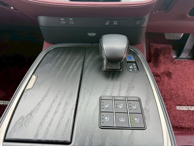 2023 Lexus LS — миниатюра 17