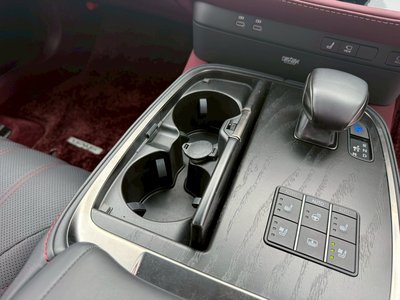 2023 Lexus LS — миниатюра 18