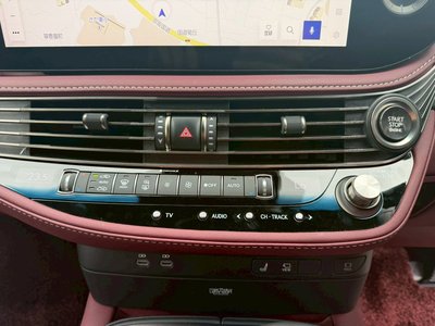 2023 Lexus LS — миниатюра 16