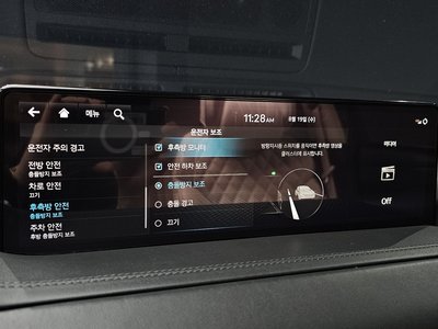 2022 Genesis GV80 thumbnail 23