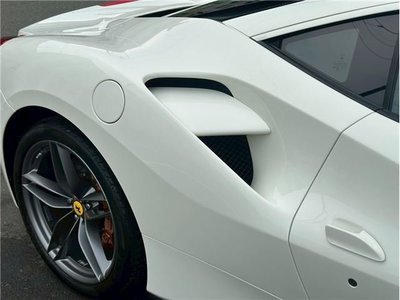 FERRARI 488 - 8