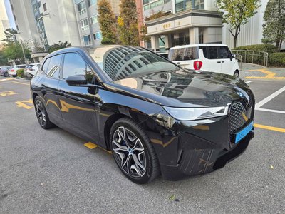 BMW IX - 2