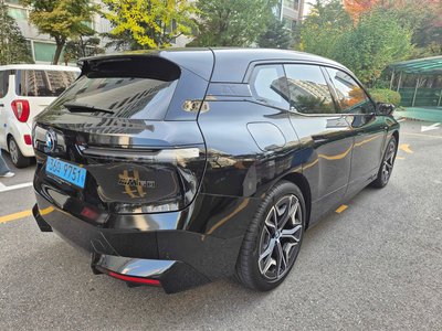 BMW IX - 7