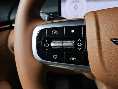 2025 Genesis GV70 — миниатюра 21