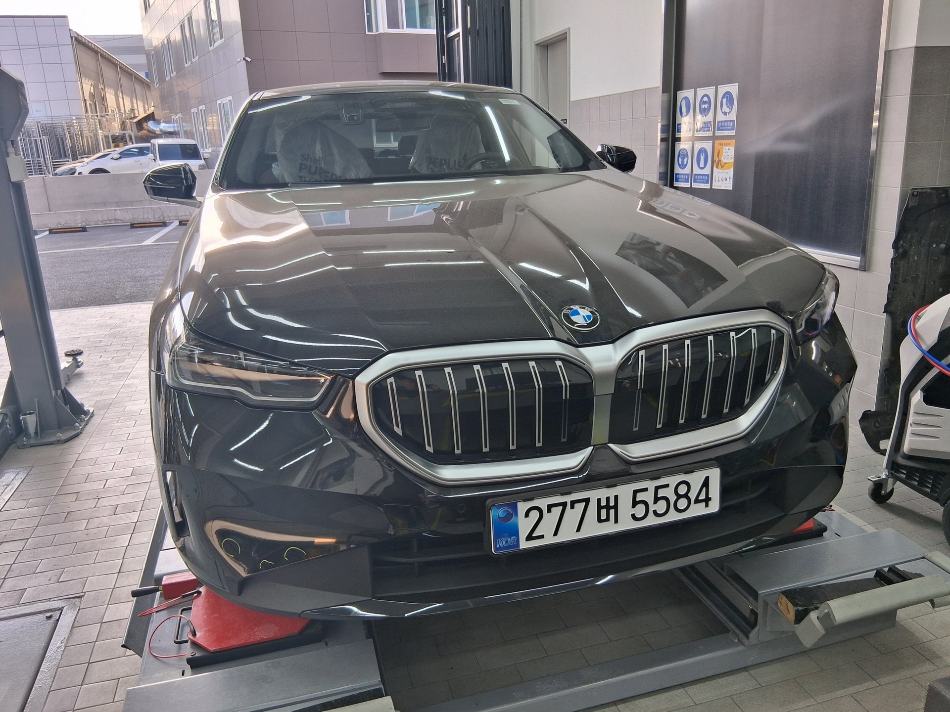 BMW 5 SERIES - View 1