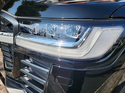 TOYOTA LAND CRUISER 300 - 8